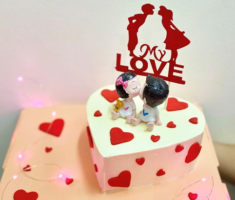 Sweeten Your Valentine's Day with a Customised Cake from White Spatula