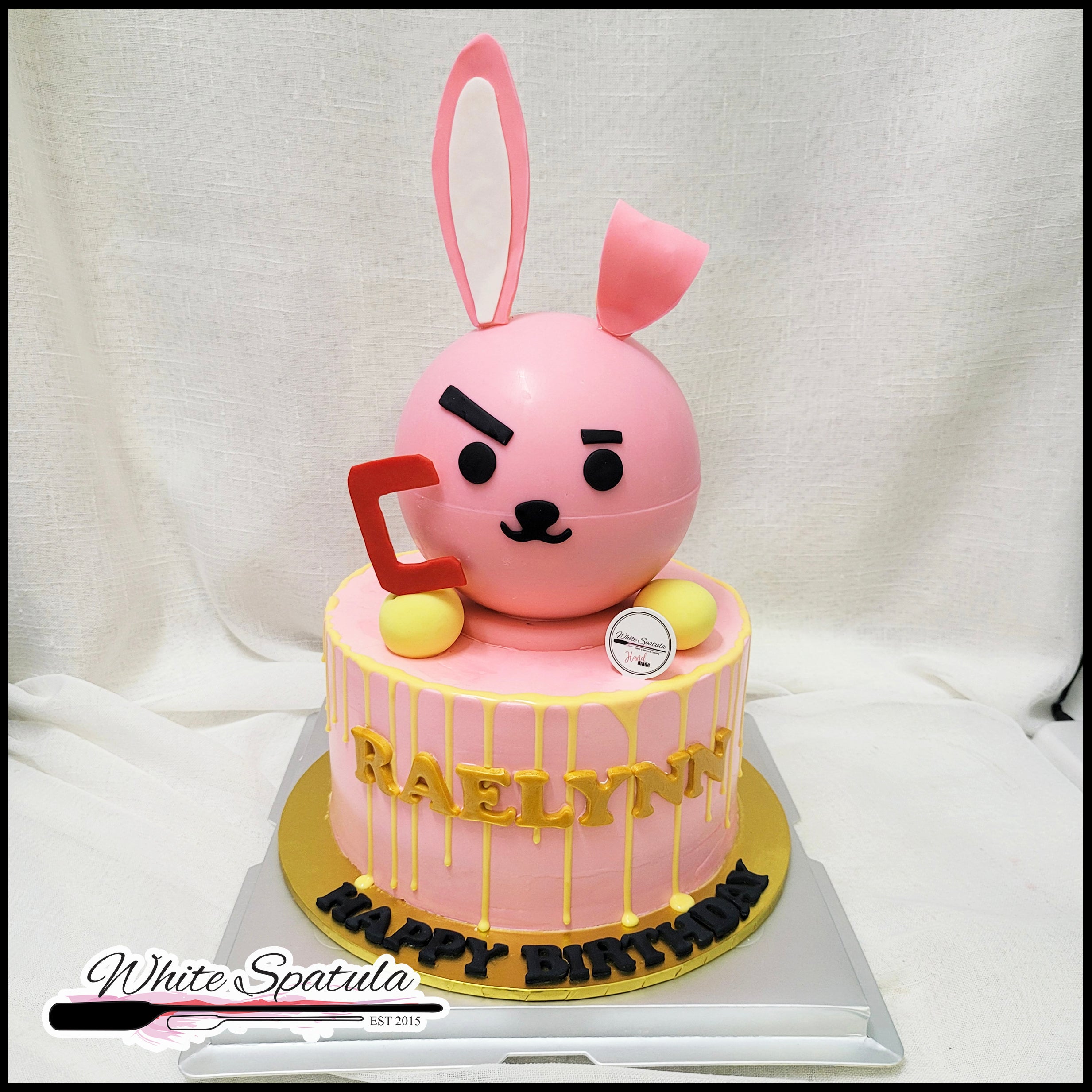 BTS - bt21 cake (minimalist/aesthetic) | Bts cake, Simple birthday cake,  Pretty birthday cakes